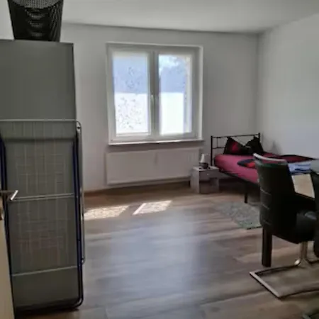 Schöne Vollausgestattete Monteurs- Gästewohnung Nähe Raffinerie Leuna Und Geiseltalsee Für 4 Personen 0303 *