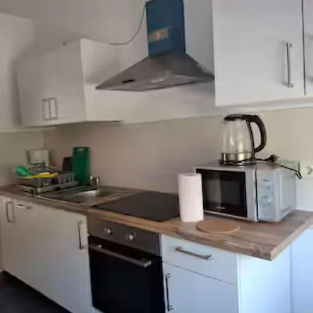 Apartment Schöne Vollausgestattete Monteurs- Gästewohnung Nähe Raffinerie Leuna Und Geiseltalsee Für 4 Personen 0303 Braunsbedra