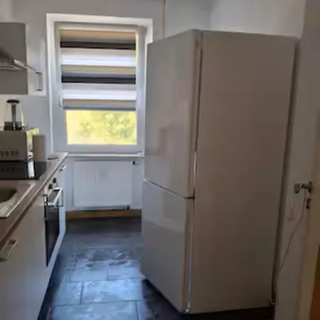 Apartment Schoene Vollausgestattete Monteurs- Gaestewohnung Naehe Raffinerie Leuna Und Geiseltalsee 0303 *