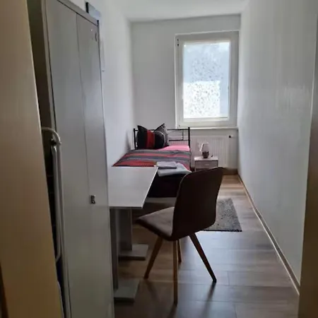 Schoene Vollausgestattete Monteurs- Gaestewohnung Naehe Raffinerie Leuna Und Geiseltalsee 0303