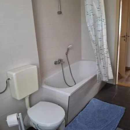 Apartment Schöne Vollausgestattete Monteurs- Gästewohnung Nähe Raffinerie Leuna Und Geiseltalsee Für 4 Personen 0303 *