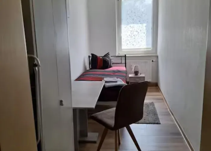 Schöne Vollausgestattete Monteurs- Gästewohnung Nähe Raffinerie Leuna Und Geiseltalsee Für 4 Personen 0303