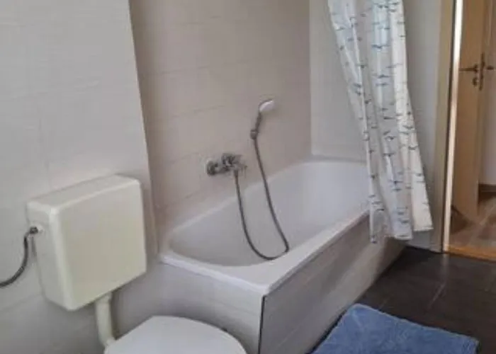 Apartment Schöne Vollausgestattete Monteurs- Gästewohnung Nähe Raffinerie Leuna Und Geiseltalsee Für 4 Personen 0303 *