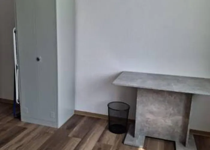 Schöne Vollausgestattete Monteurs- Gästewohnung Nähe Raffinerie Leuna Und Geiseltalsee Für 4 Personen 0303 *